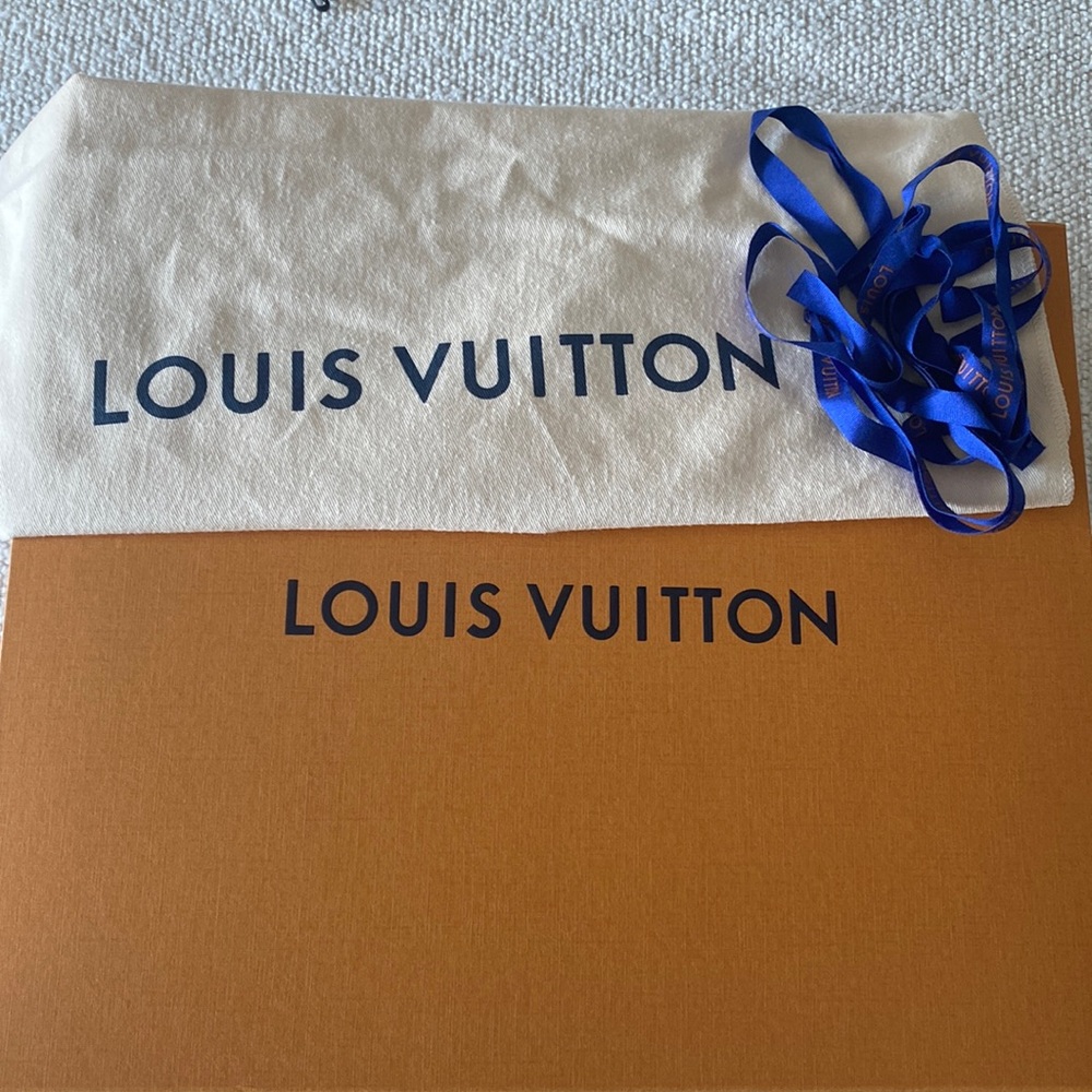 Large Louis Vuitton box, dustbag and ribbon